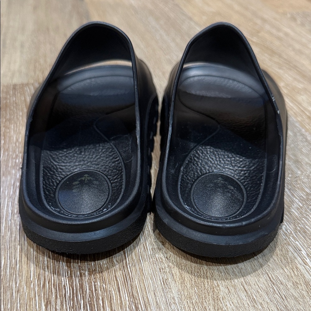 Free Poepple Movement Women’s Black Robber Slip On Sandals Size 35/36 - Picture 4 of 8